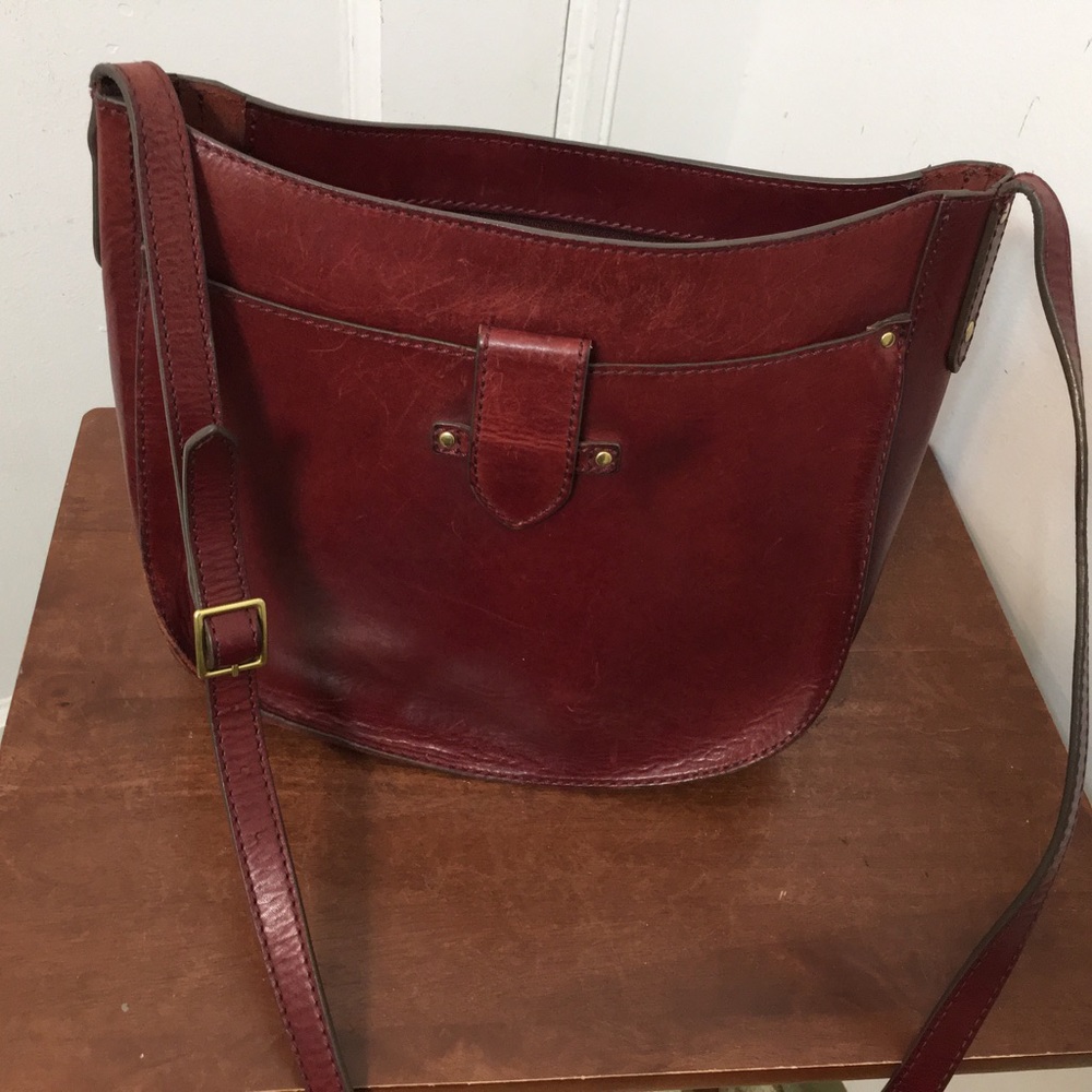 Frye Olivia Large Leather Crossbody Adjustable Saddle Bag dimensions 9x13